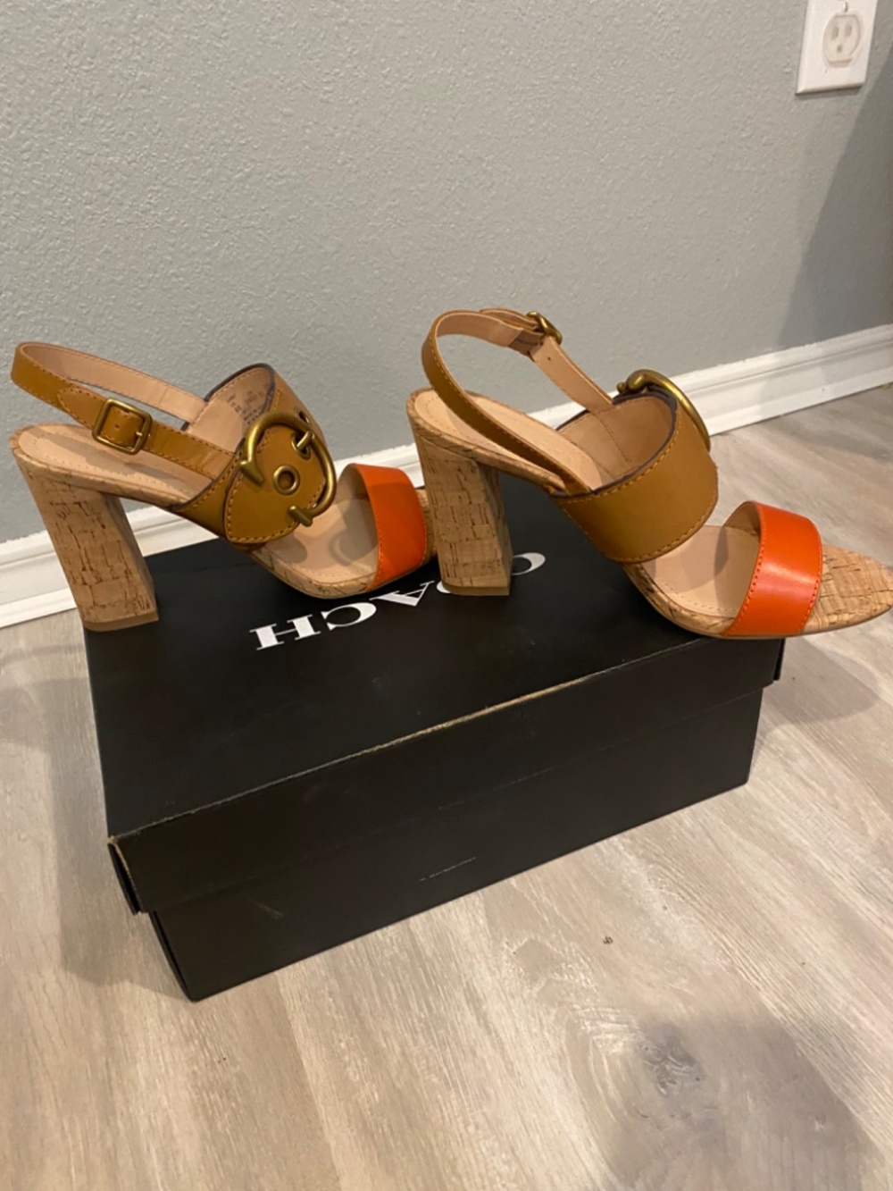 Coach - Picture 3 of 4